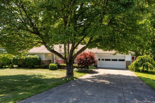 166 Curtis Dr, Beaver Falls, PA 15010-1003