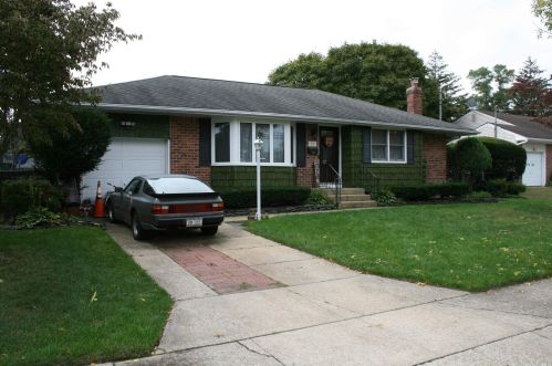 32 Headline Rd, Deer Park, NY 11729-6208