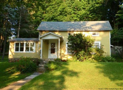 369 Crescent Ave, Highland, NY 12528-2430