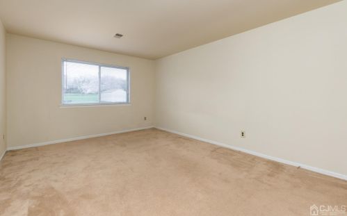 1301 Bradley Ct, Princeton NJ  08540-9547 exterior