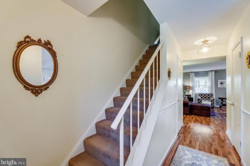 1916 Mariner Ln, Woodbridge, VA 22192-2329