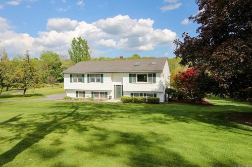 102 Jessup Rd, Warwick, NY 10990-2511