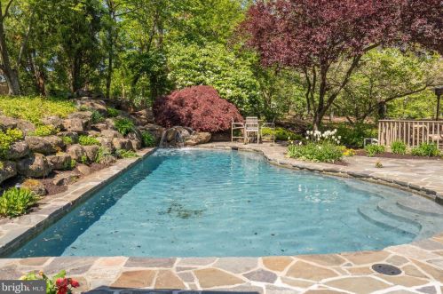 5 Gregory Ln, Newtown Square PA  19073-1518 exterior