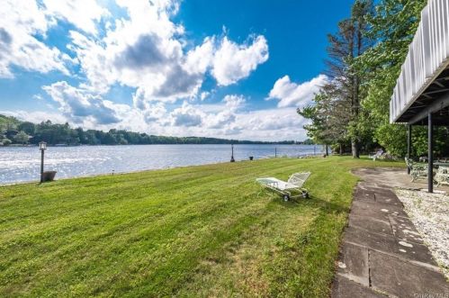 44 Overlook Rd, Rock Hill NY  12775-6208 exterior