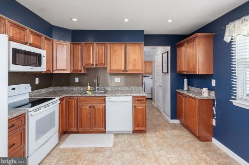 105 Wycombe Ave, West Deptford NJ  08096-4235 exterior