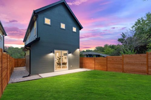 3305 Dalton St, Austin TX  78745-7406 exterior