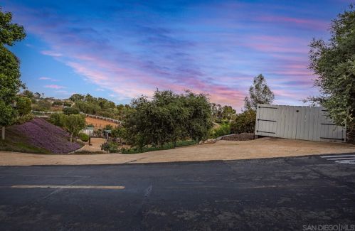 3637 Dove Holw Rd, Encinitas CA 92024-7248 exterior