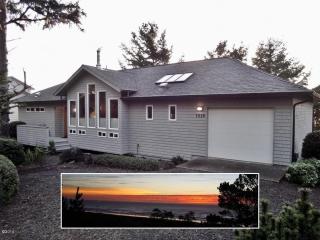 1510 Sandpiper Dr, Waldport, OR 97394-9560