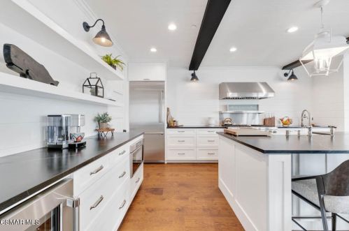 820 Mandalay Bch Rd, Oxnard CA 93035-1078 exterior