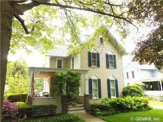 17 Lincoln Ave, Pittsford, NY 14534-1907