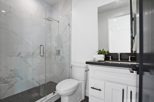 3213 Pine Ave, Manhattan Beach CA  90266-3615 exterior