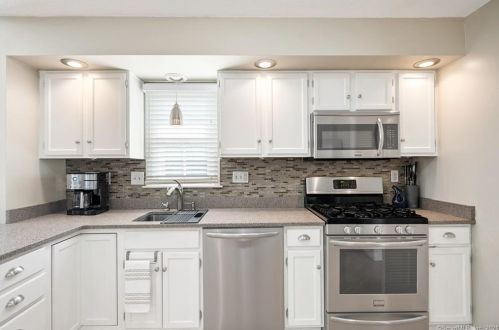80 Settlers Ridge Rd, Milford, CT 06460-3772