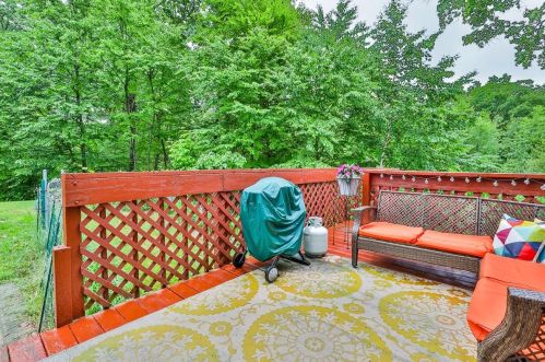 2 Harvest Dr, Derry NH  03038-4872 exterior