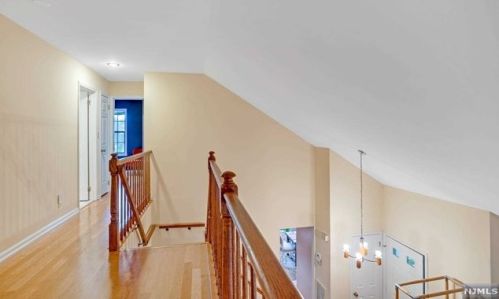 97 Suleski Ct, Mahwah NJ  07430-2961 exterior