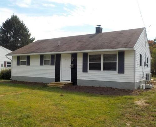 1713 Honeysuckle Ln, Stroudsburg, PA 18360-1017