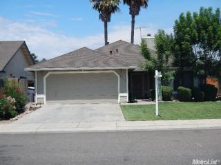 2813 Lindbrook Dr, Riverbank, CA 95367-2868