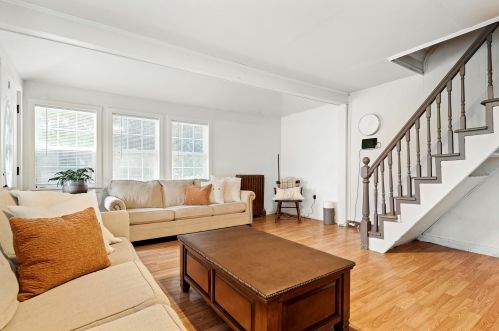 4 Hill St, Salem NH  03079-2538 exterior