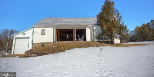 6411 Devonshire Hts Rd, Harrisburg PA 17111-4818 exterior