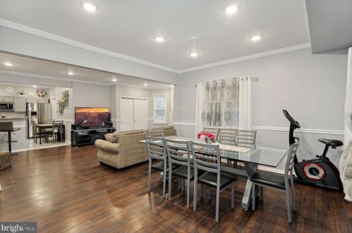 123 Maple Ave, West Deptford NJ  08093-1136 exterior