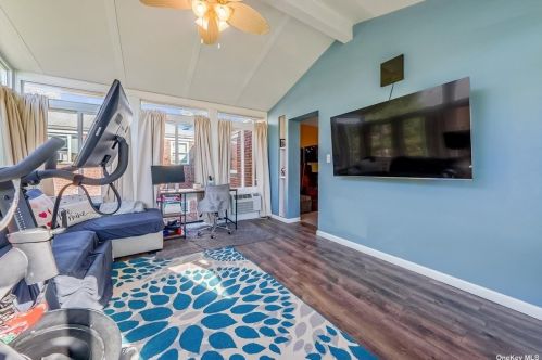 7308 2nd St, Floral Park, NY 11004-2945