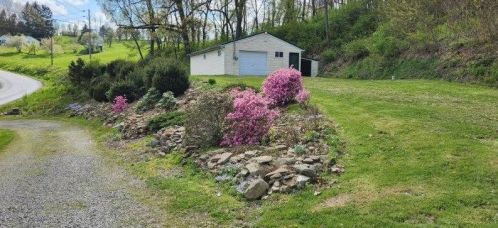 780 Park Rd, Slippery Rock, PA 16057-4432
