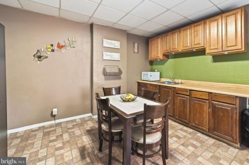 33 Mcclellan Ave, Trenton NJ 08610-6050 exterior