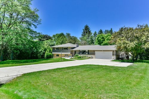 8414 Holly Rd, Thiensville, WI 53097-3122