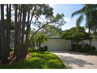 210 Woodridge Cir, Oldsmar, FL 34677-2335