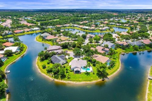 11807 Warbler Ct, Naples, FL 34119-8901