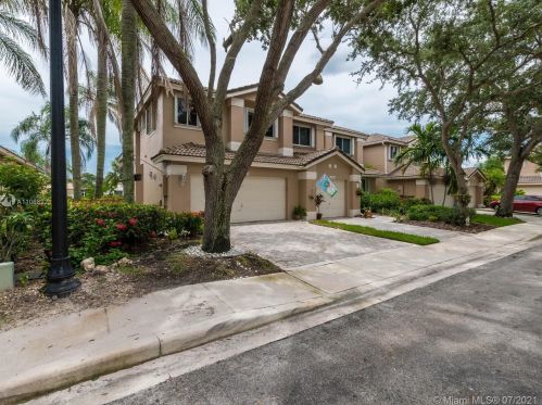 15882 12th St, Hollywood, FL 33027-2245