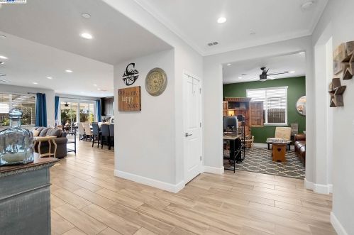 1611 Red Pheasant Ln, Manteca CA  95337 exterior