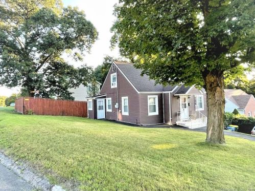 42 Media Ave, Waterbury, CT 06708-1722