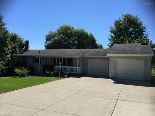 910 Church St, Doylestown, OH 44230-1711