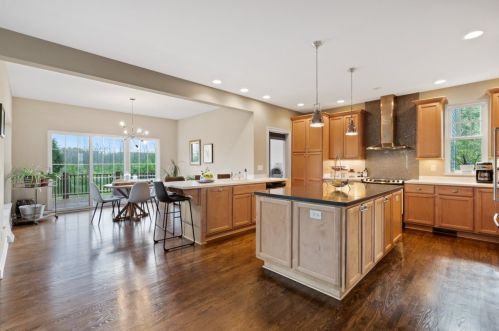 1465 Glen Oaks Ln, Thiensville WI  53092-2954 exterior