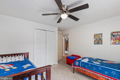 1426 Cellar Crk Way, Herndon VA  20170-2805 exterior