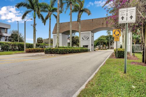 200 Seville I, Delray Beach FL  33446-2145 exterior