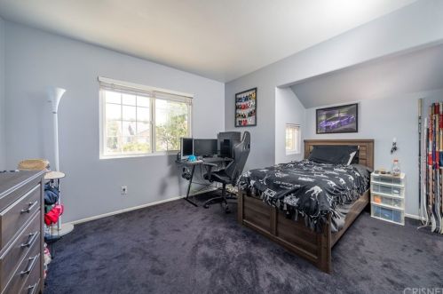 27543 Courtview Dr, Santa Clarita CA  91354-1601 exterior