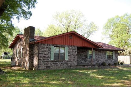 404 10th St, Danville, AR 72833-9682