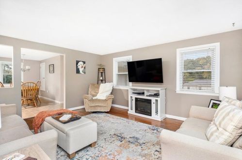 25 Malcolm Rd, North Kingstown, RI 02852-1308
