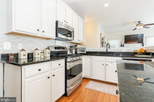 179 Colonial Dr, Charles Town WV  25414-4498 exterior