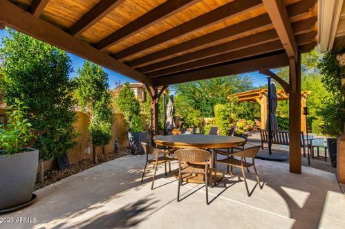 11039 11th St, Phoenix AZ  85020-5852 exterior