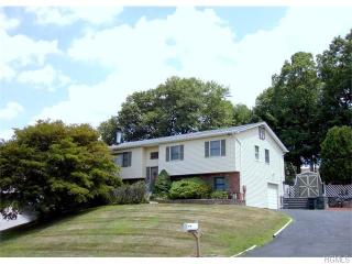 49 Riverglen Dr, Thiells, NY 10984-1511