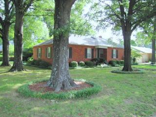 3470 Walnut Grove Rd, Memphis, TN 38111-4623