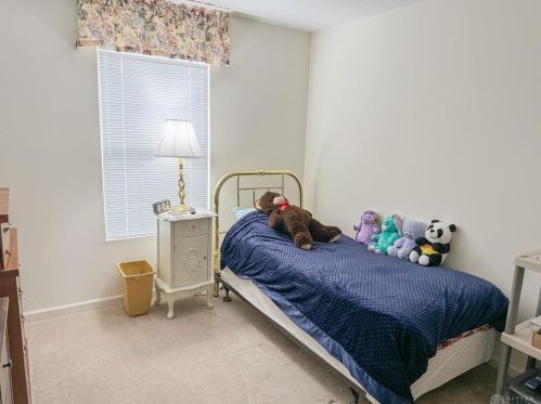 127 Un Rdg Dr, Englewood OH 45322-8773 exterior