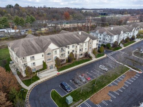 32 De Baun Ave, Airmont NY  10901-5148 exterior