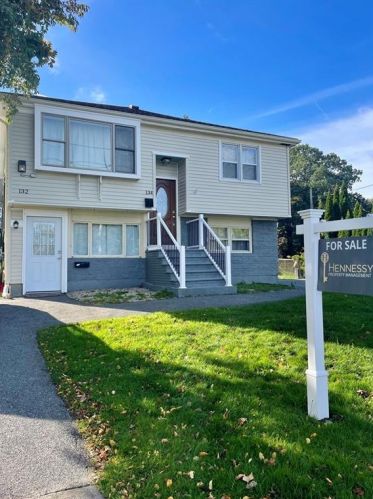 132 Maple Ave, Middletown RI  02842-4835 exterior