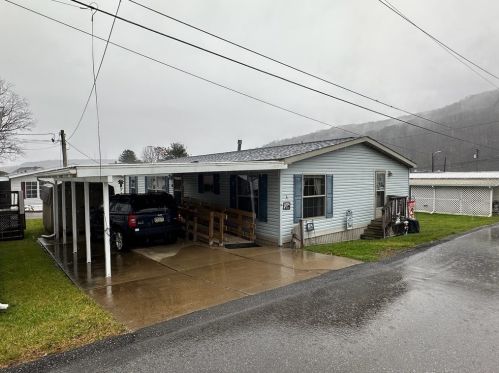 674 Grant St, Franklin, PA 16323-2258