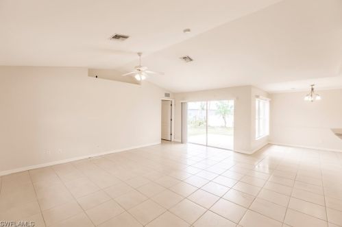 2813 4th St, Cape Coral, FL 33993-7038