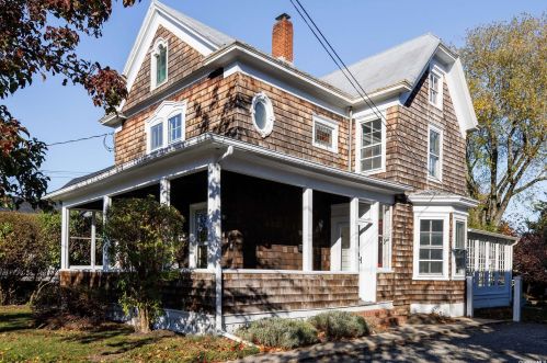 518 1st St, Greenport, NY 11944-1302