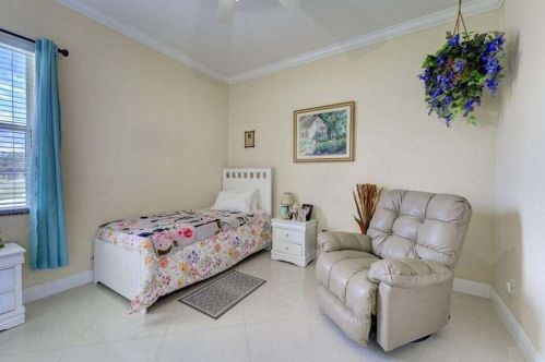 160 Saratoga Ave, Fort Pierce FL  34953-5974 exterior